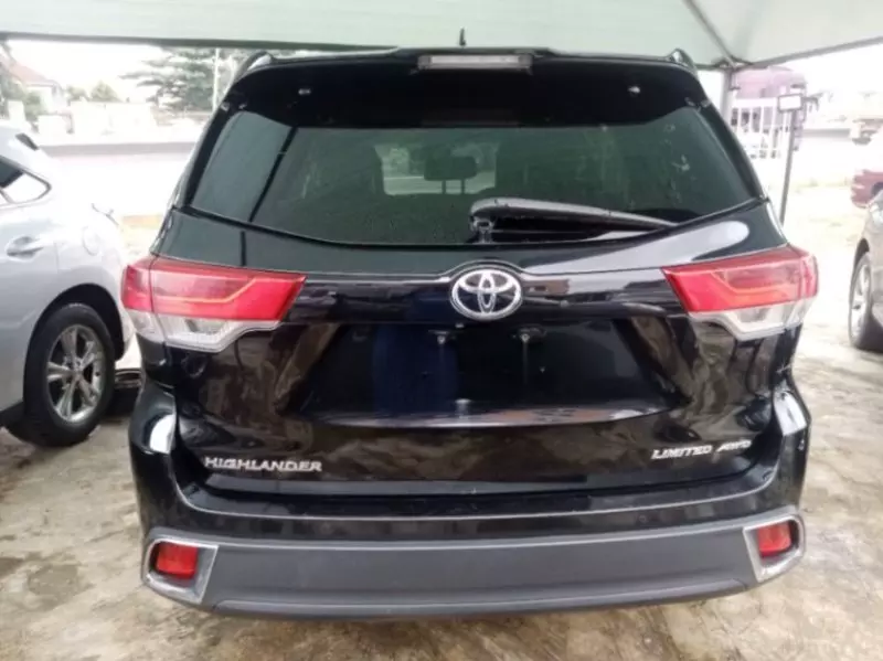 Toyota Highlander   - 2017