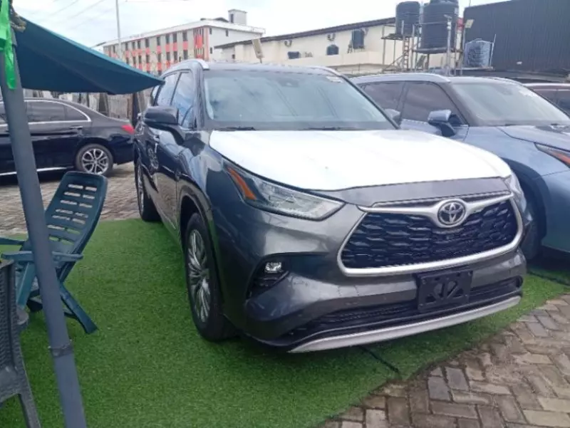 Toyota Highlander   - 2021