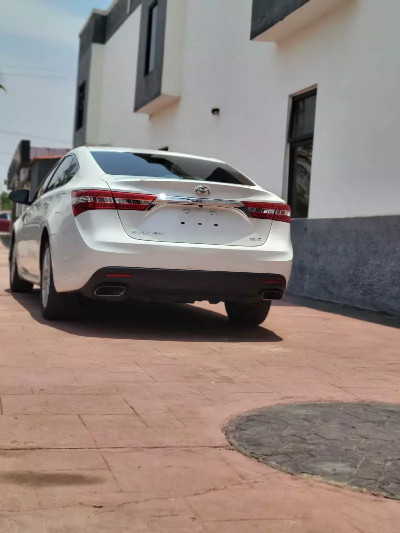 Toyota Avalon   - 2014