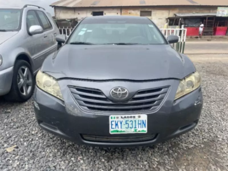 Toyota Camry   - 2009