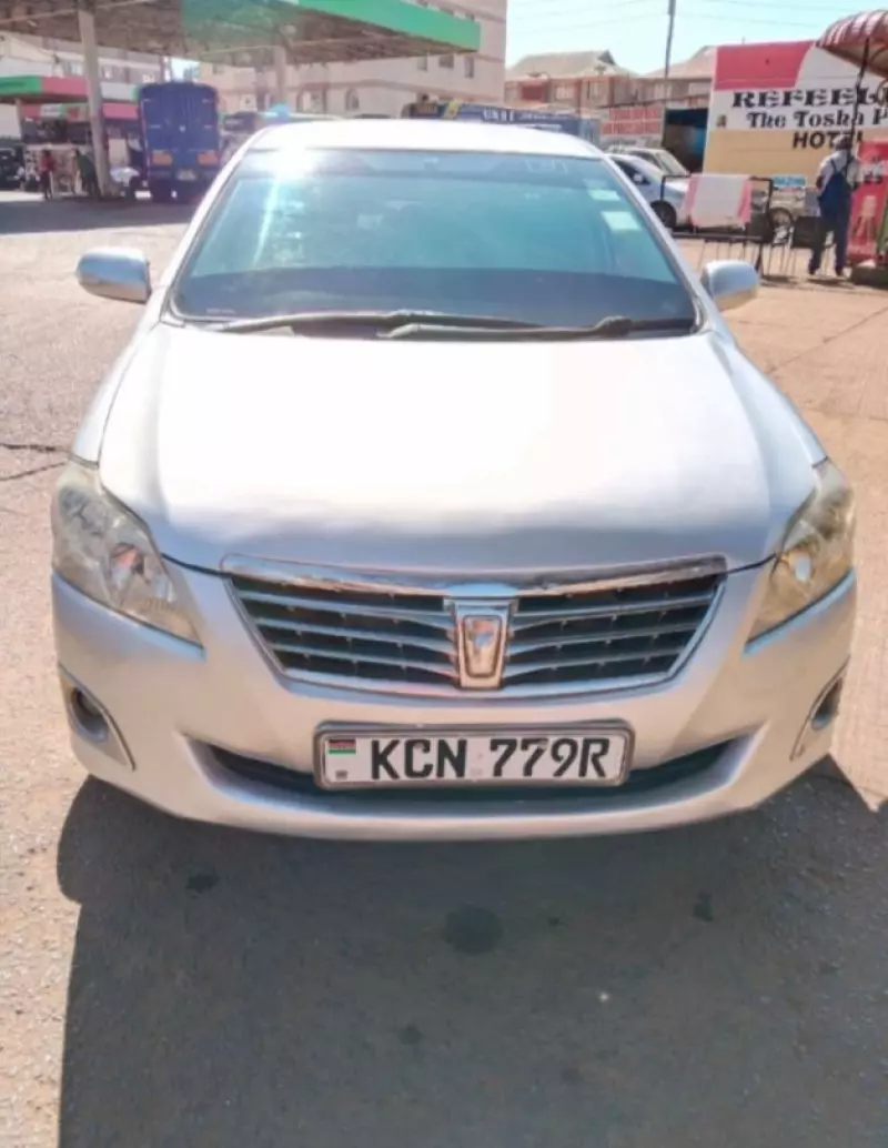 Toyota Premio    - 2013