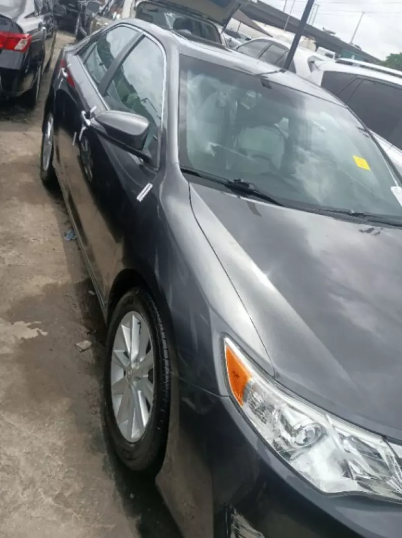 Toyota camry   - 2012