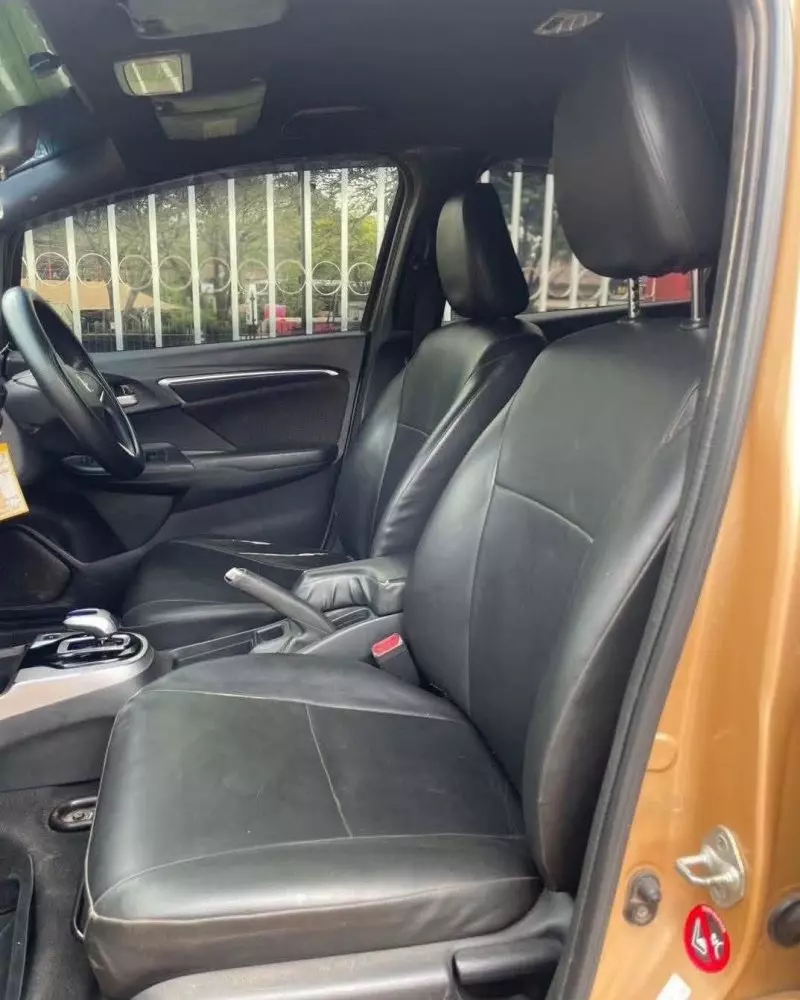 Honda Fit Hybrid    - 2013