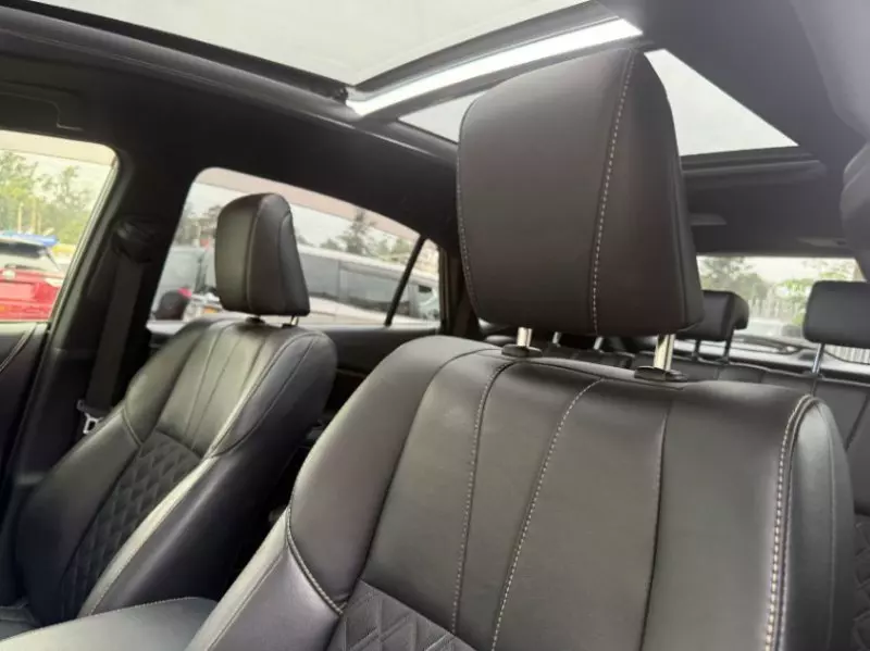 Toyota Harrier   - 2018