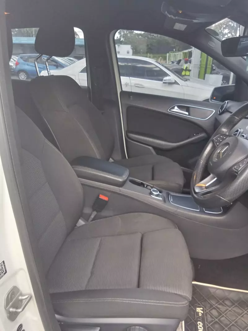 Mercedes-Benz B 180   - 2012