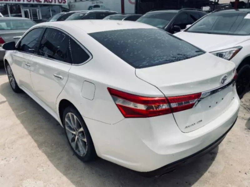 Toyota Avalon   - 2014