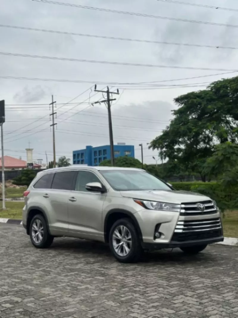 Toyota Highlander   - 2015