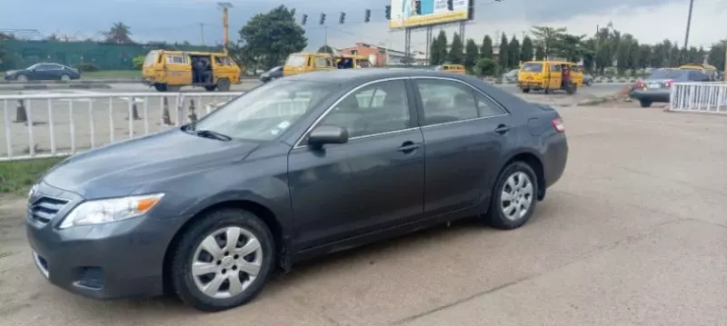 Toyota Camry   - 2010