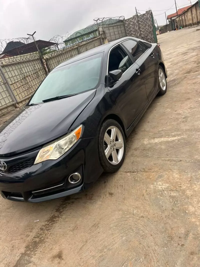 Toyota Camry   - 2012