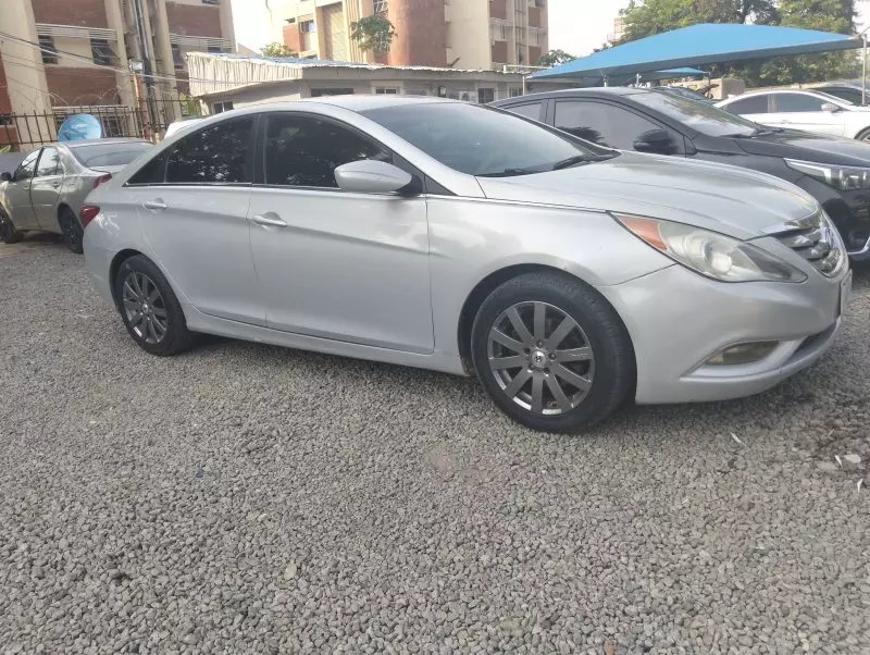 Hyundai Sonata   - 2011
