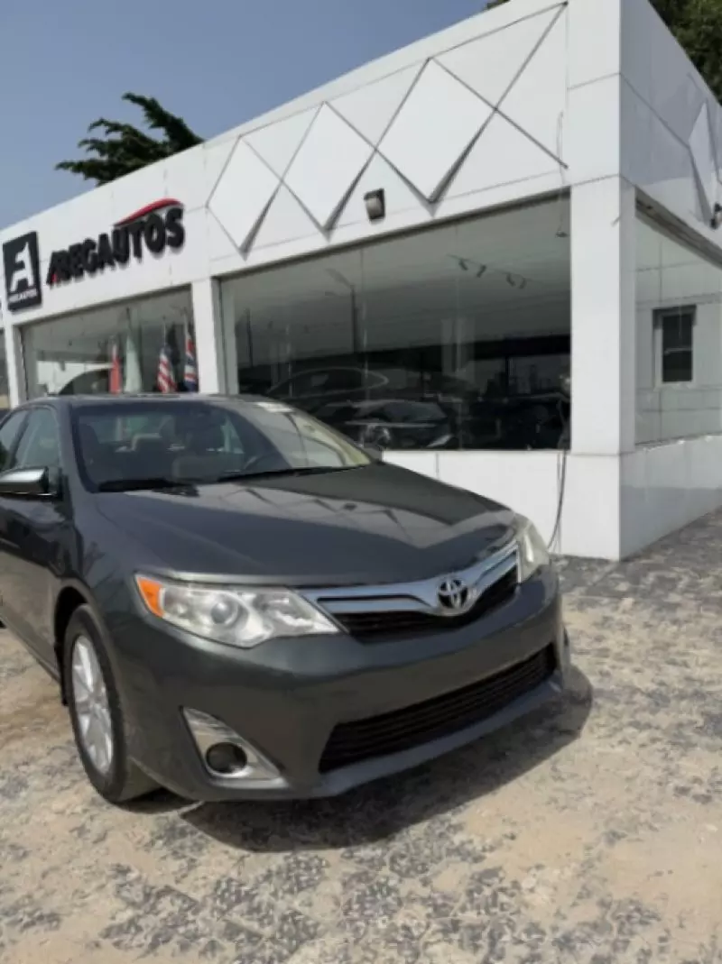 Toyota Camry   - 2012