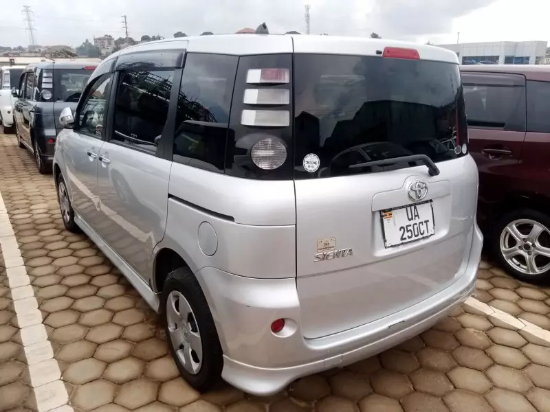 Toyota Sienta