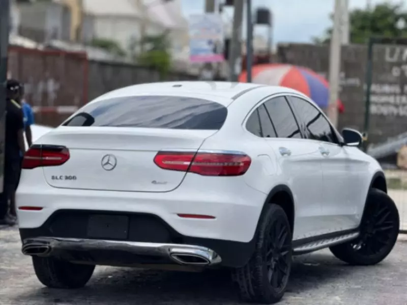 Mercedes-Benz GLC 300   - 2016