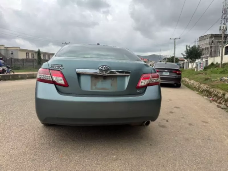 Toyota Camry   - 2010
