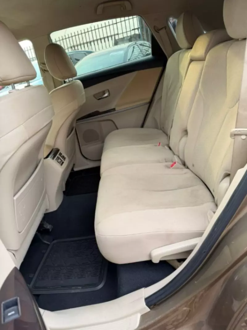 Toyota Venza   - 2011