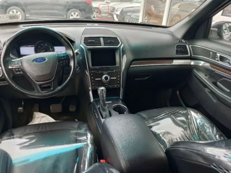 Ford Explorer   - 2016