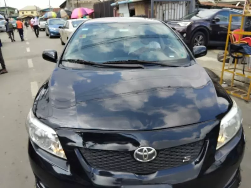 Toyota Corolla   - 2009