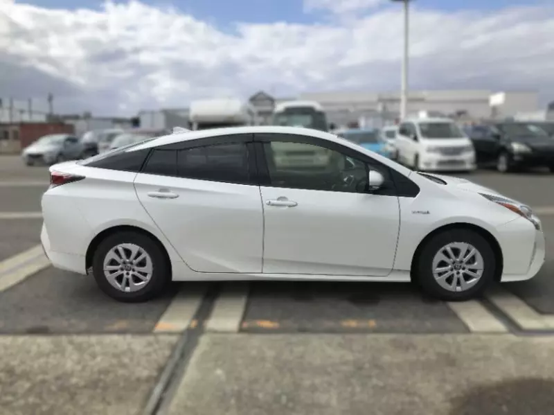 Toyota Prius   - 2018