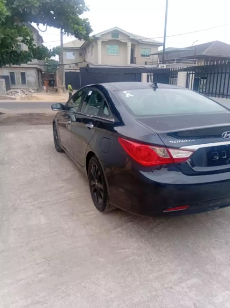 Hyundai Sonata   - 2012