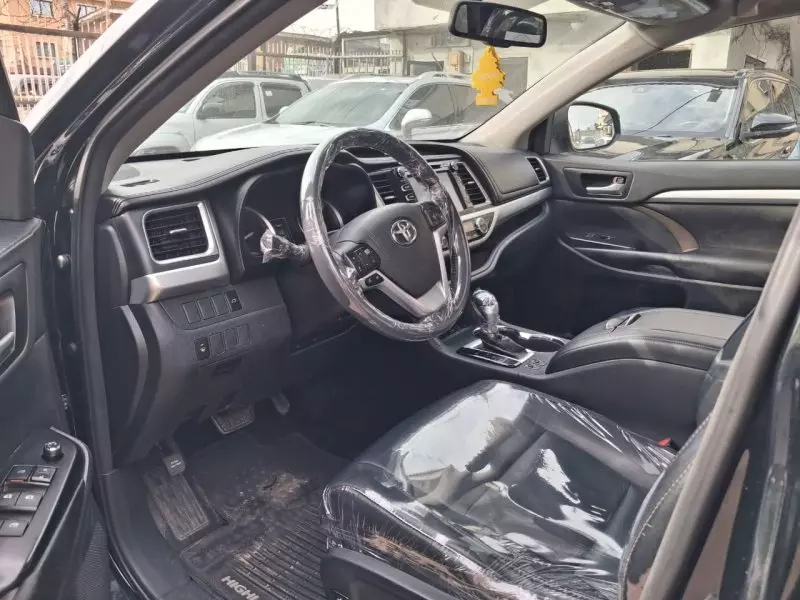 Toyota Highlander   - 2016