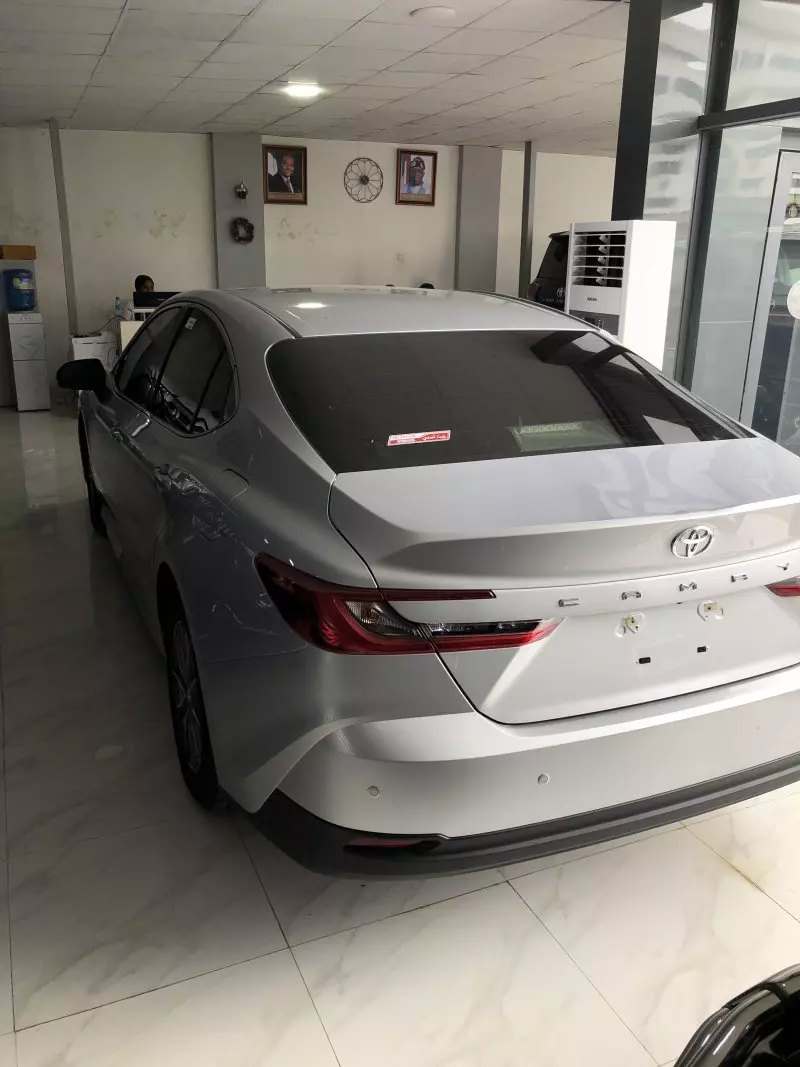 Toyota Camry   - 2025