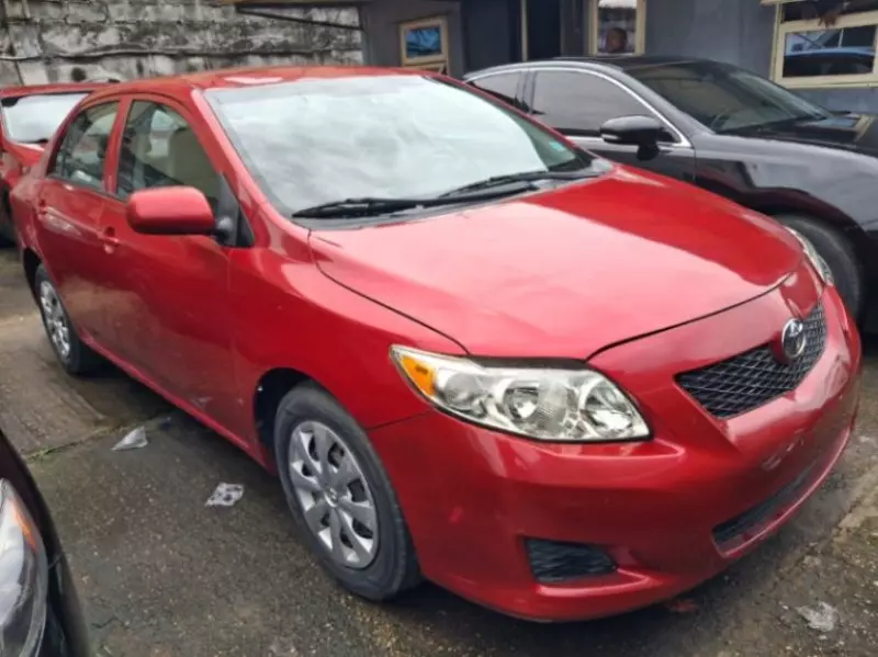 Toyota Corolla   - 2010