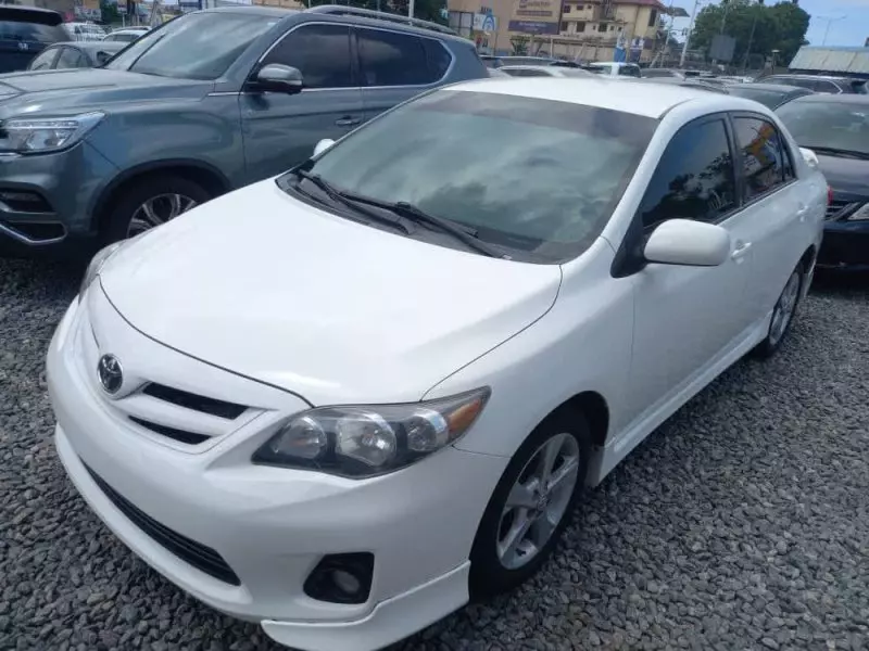 Toyota Corolla   - 2011