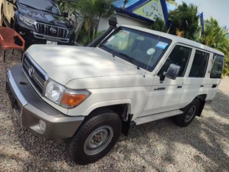 Toyota Land Cruiser - 2017