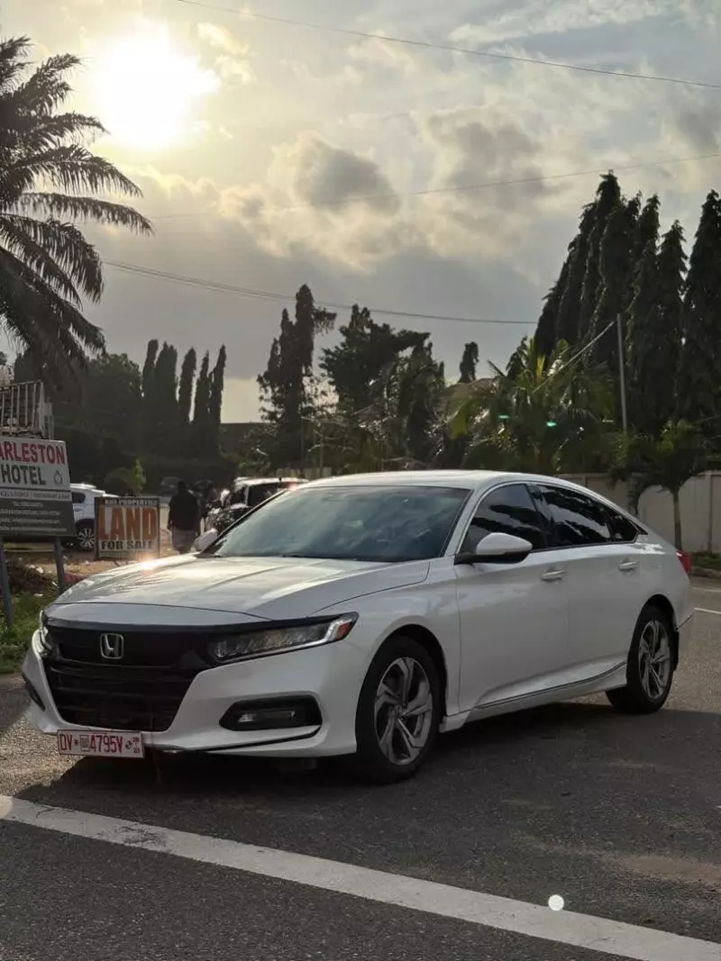 Honda Accord   - 2018
