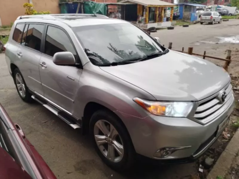 Toyota Highlander   - 2010