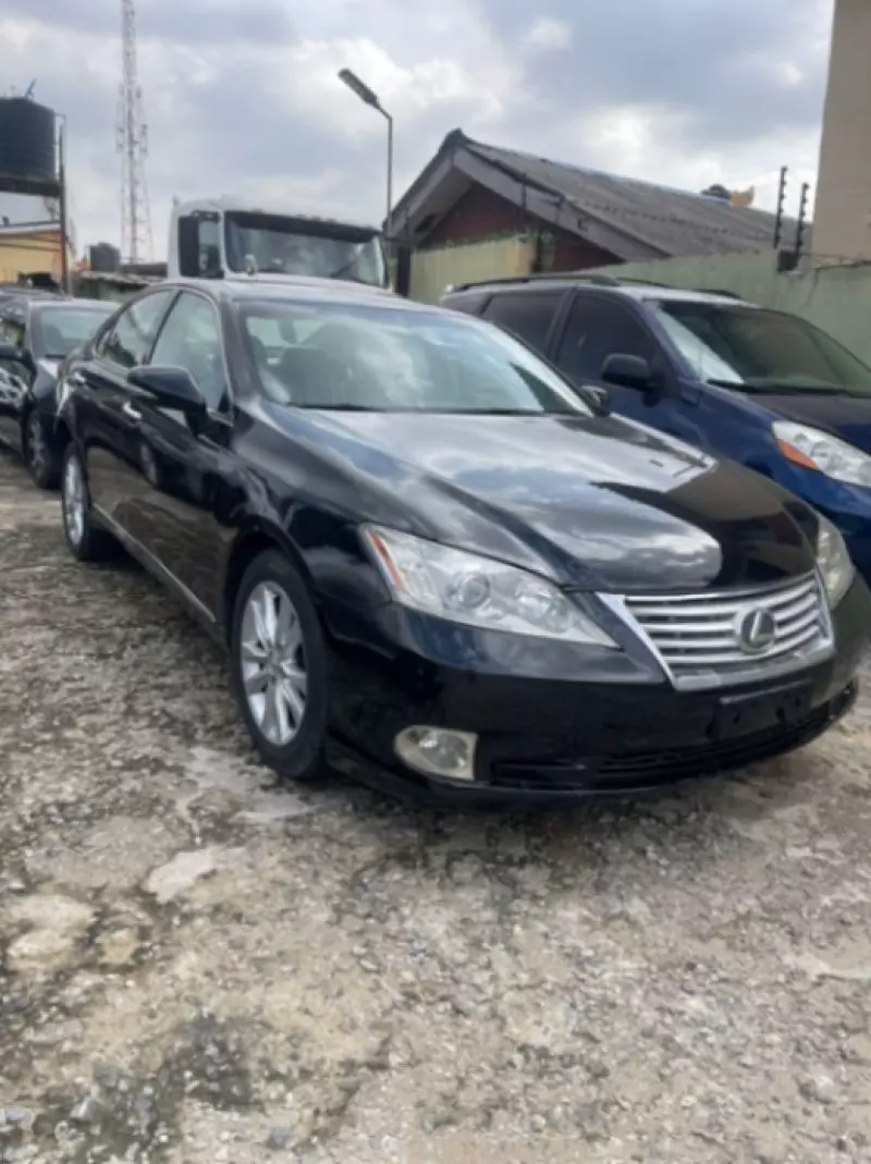 Lexus ES 350   - 2010