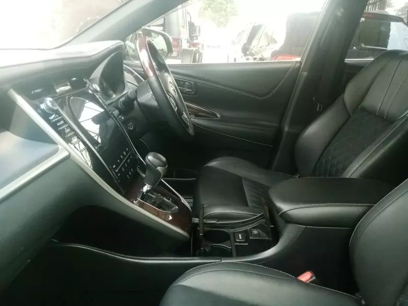 Toyota Harrier   - 2016