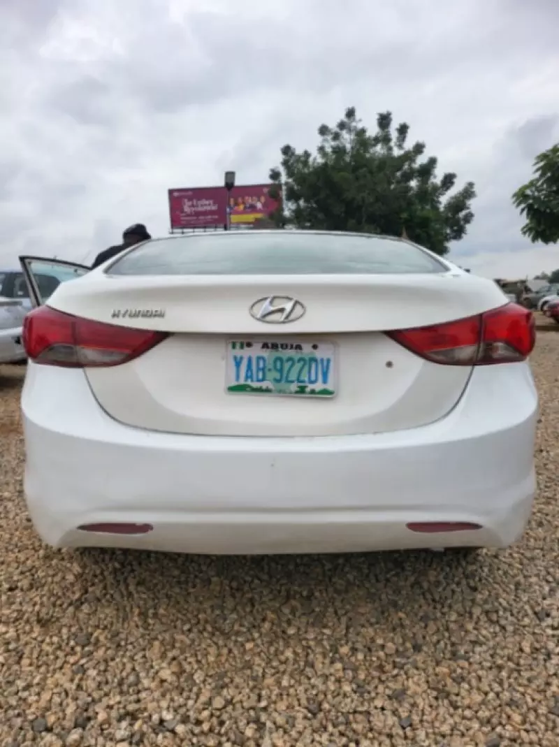 Hyundai Elantra - 2013