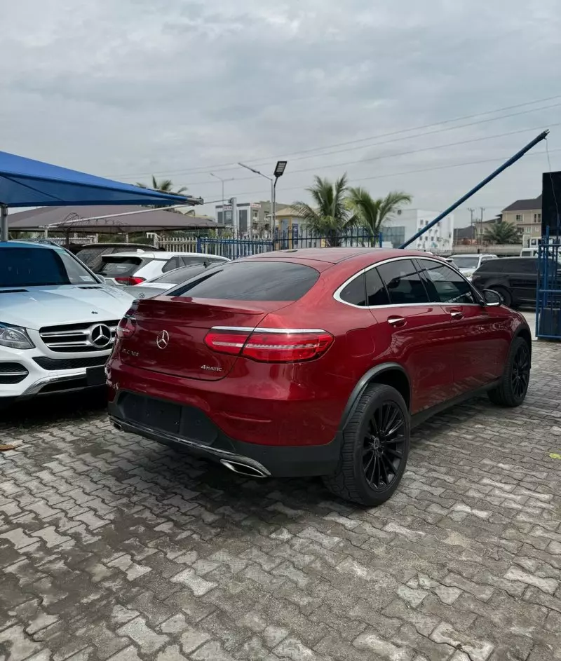 Mercedes-Benz GLC 300   - 2017