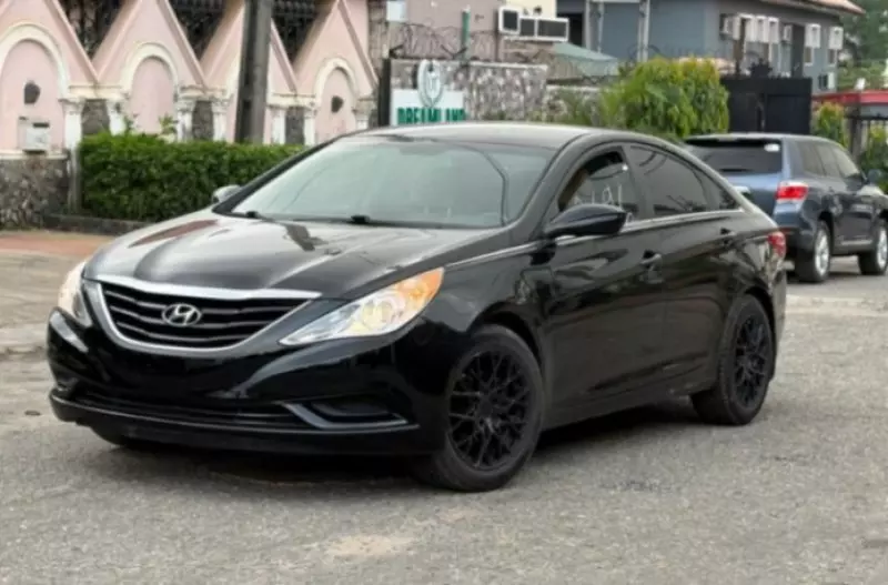 Hyundai Sonata   - 2012