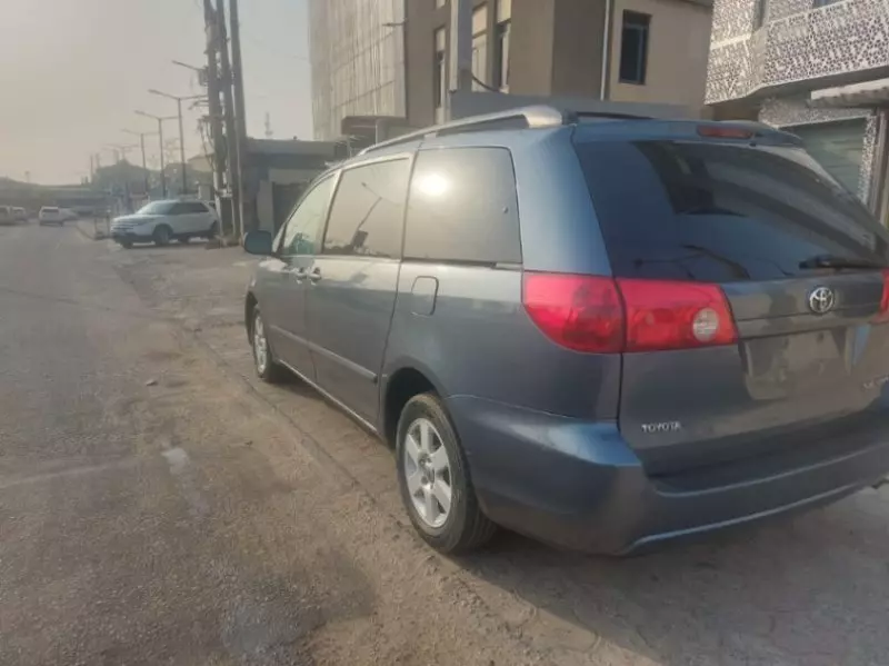 Toyota Sienna   - 2009