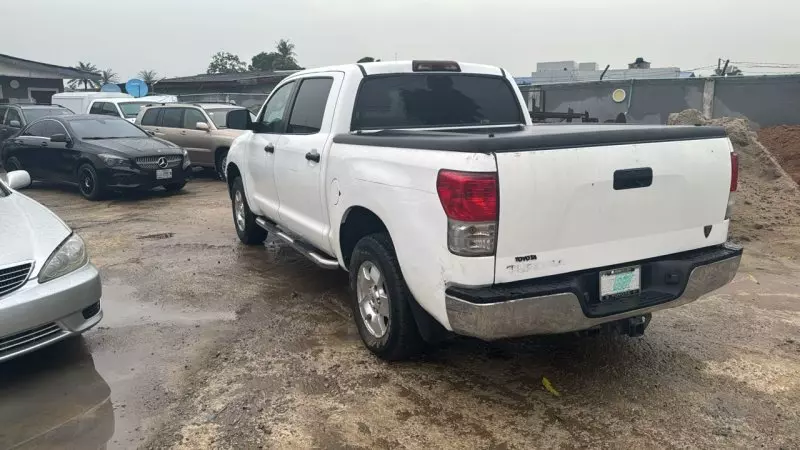 Toyota Tundra   - 2010