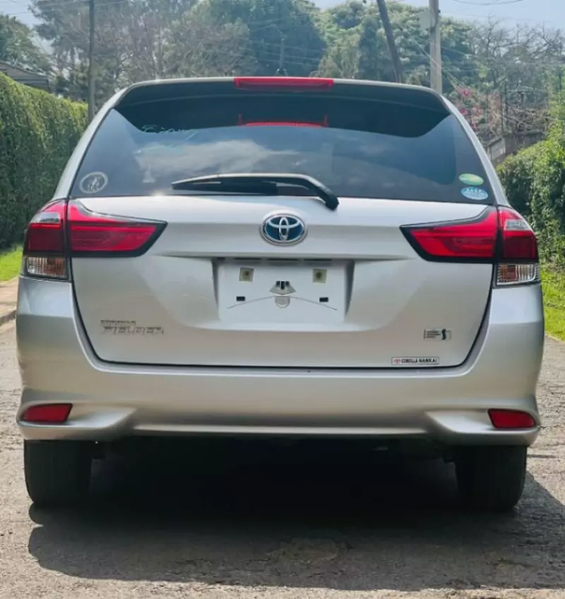 Toyota Fielder hybrid    - 2018