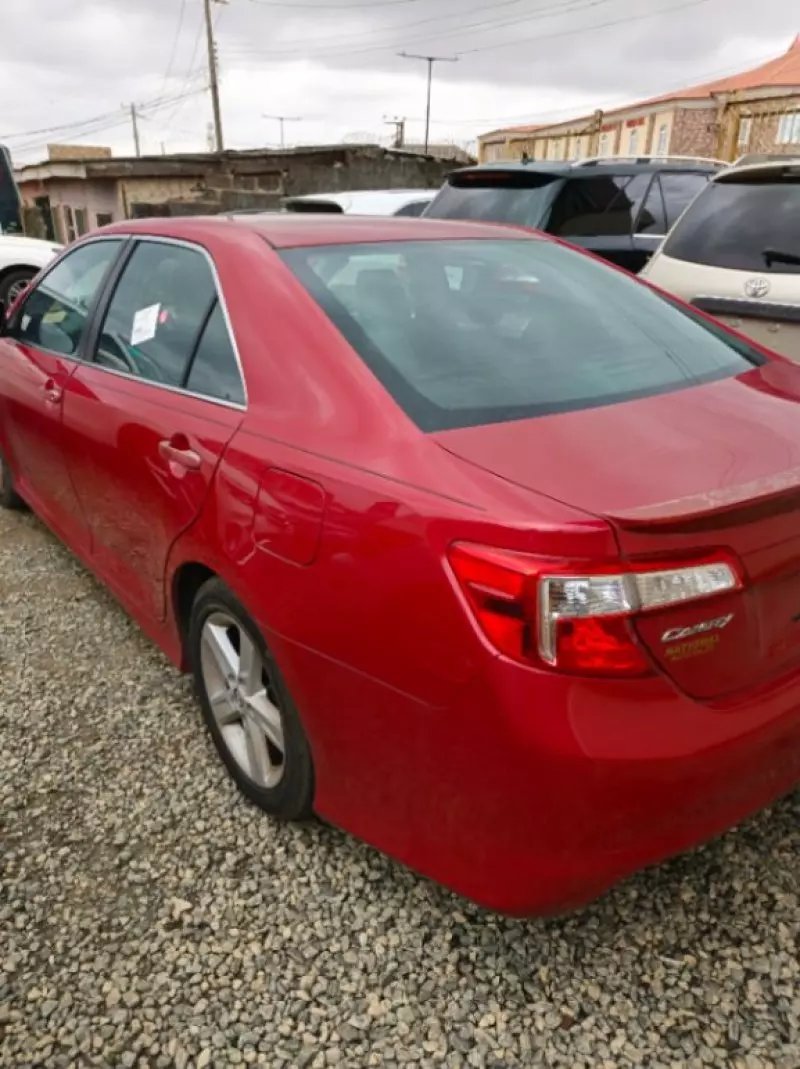 Toyota Camry   - 2014