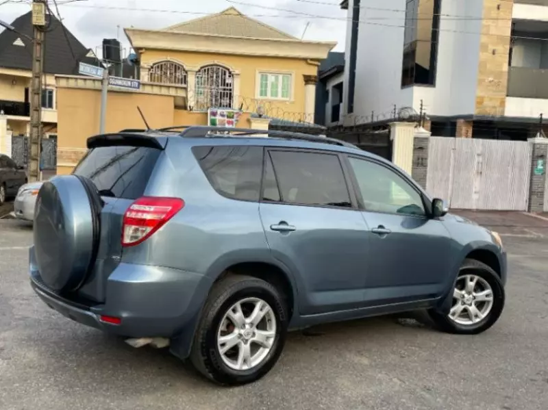 Toyota RAV4   - 2012