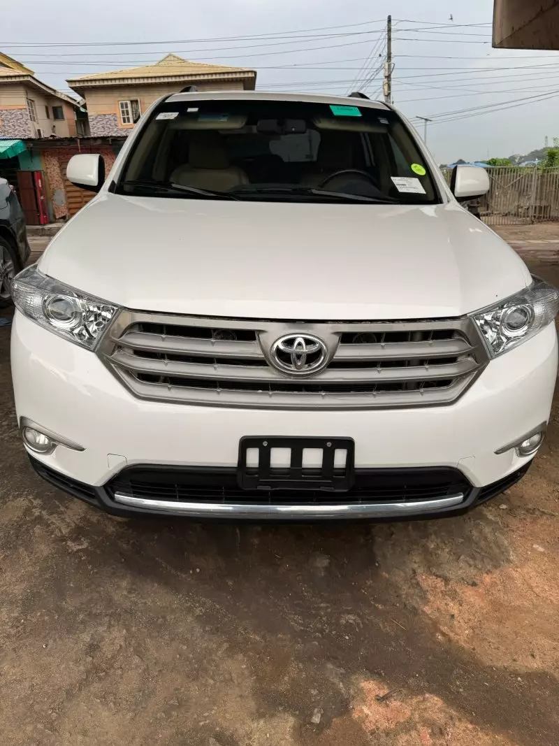 Toyota Highlander   - 2011