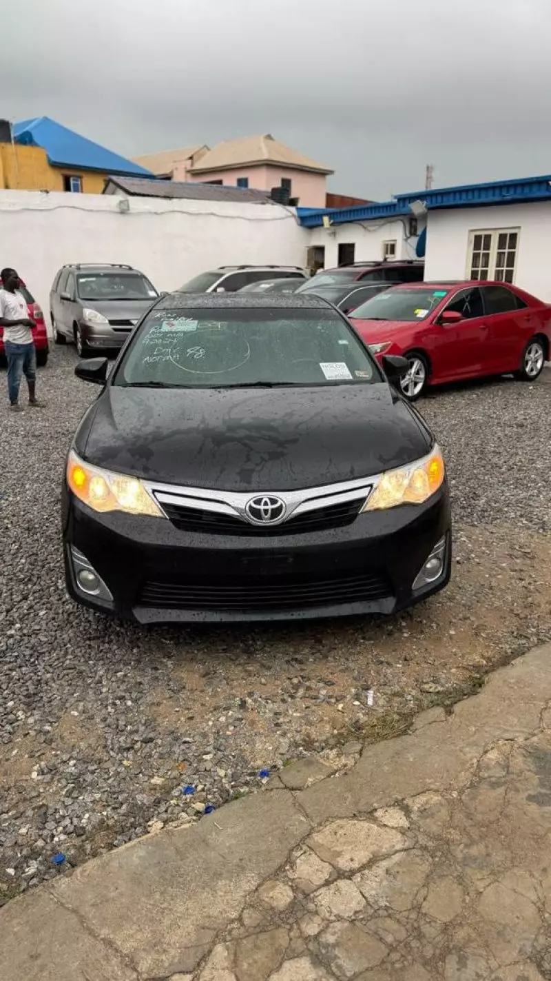 Toyota Camry   - 2012