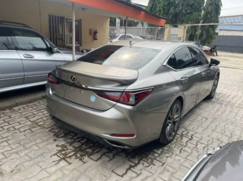 Lexus ES 350   - 2019