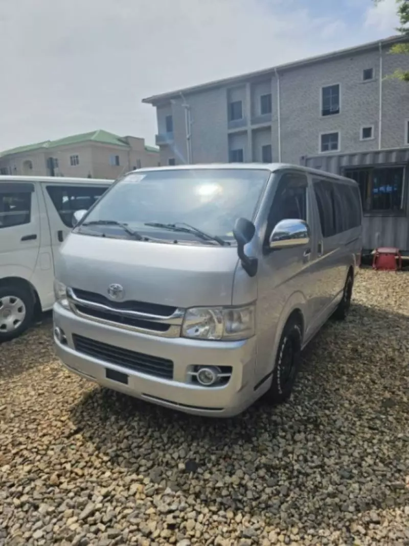 Toyota Hiace   - 2010