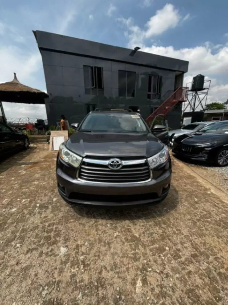 Toyota Highlander   - 2015