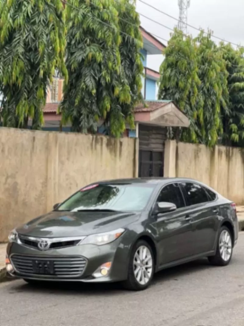 Toyota Avalon   - 2013