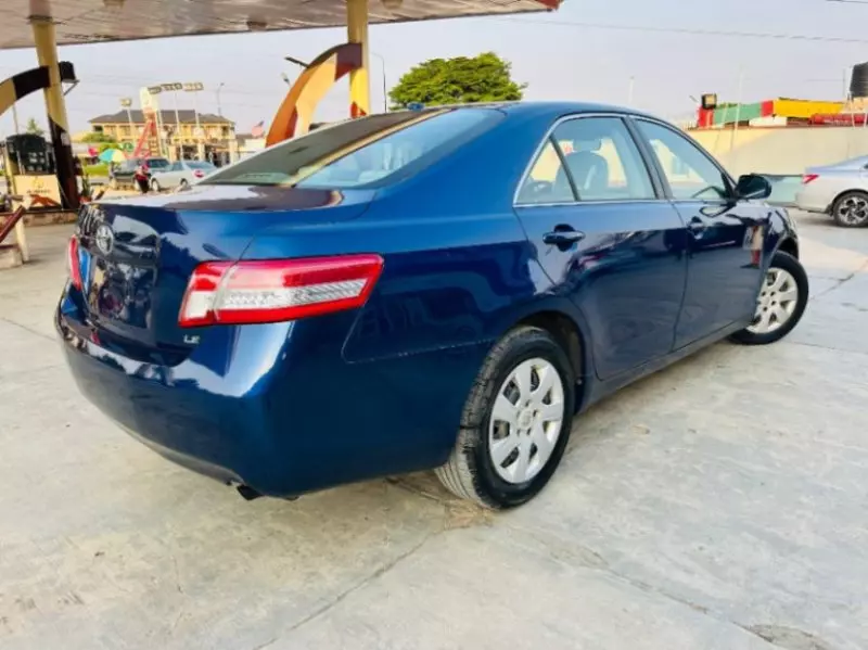 Toyota Camry   - 2010