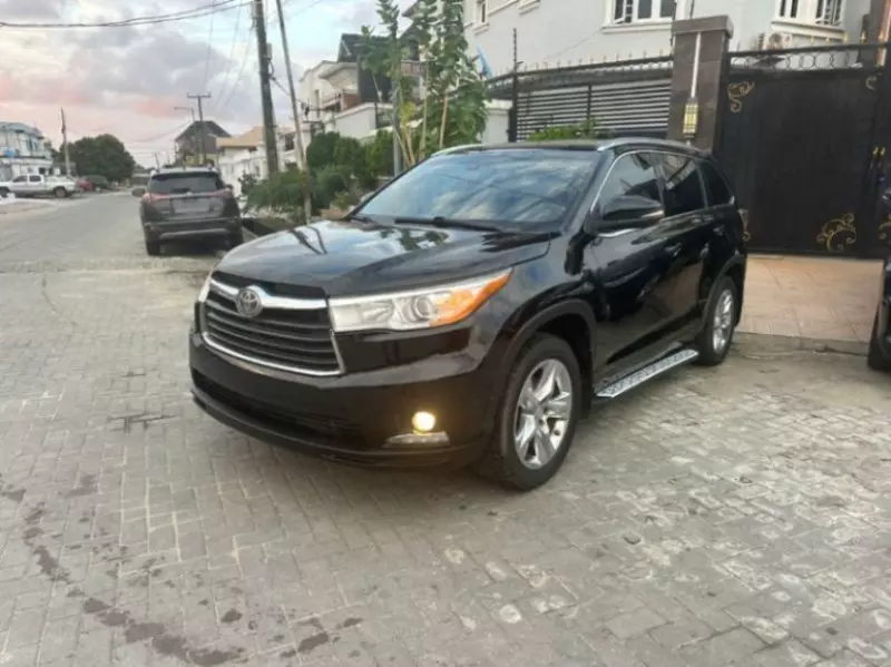 Toyota Highlander   - 2015