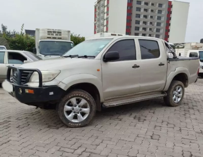 Toyota Hilux   - 2012