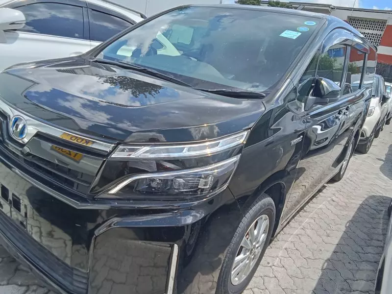 Toyota Voxy Hybrid   - 2017